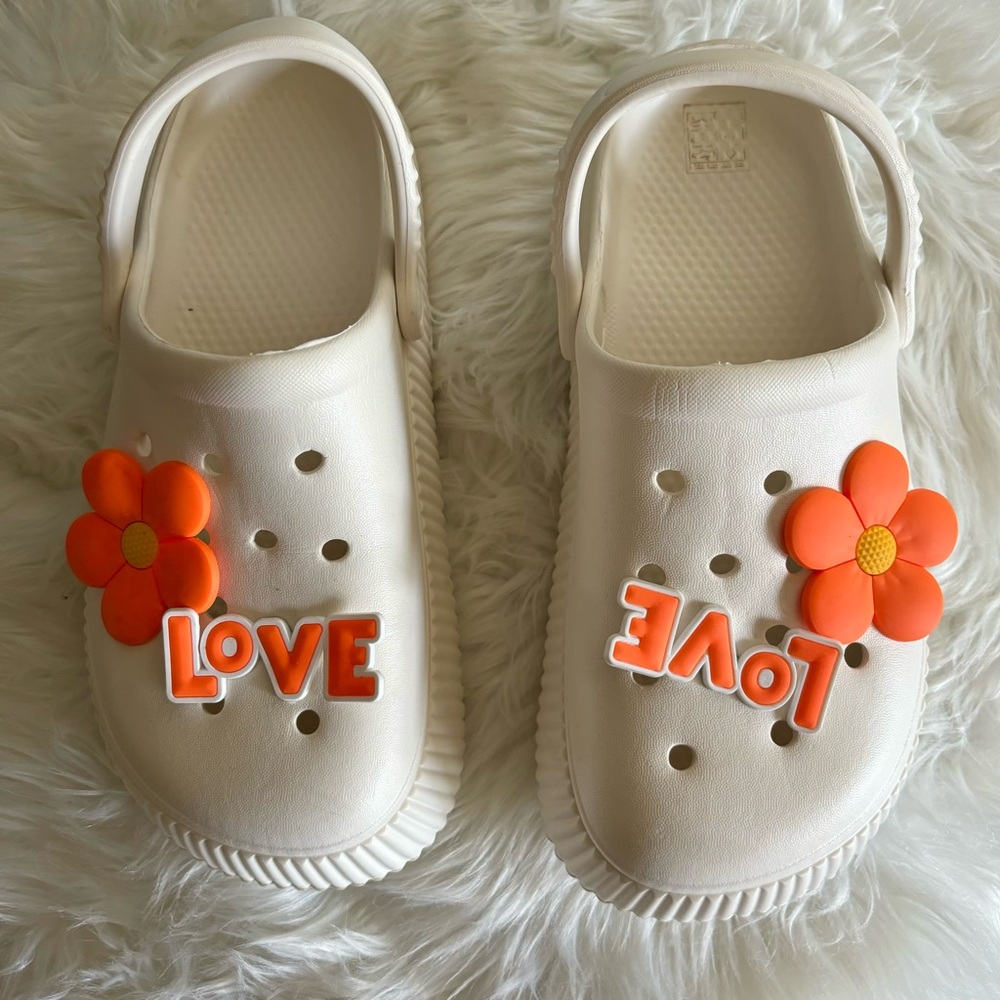 Women’s Slides